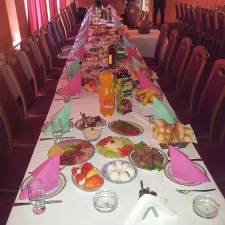 Lovac 汽车旅馆 *