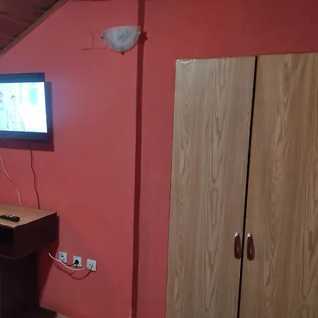 Lovac 汽车旅馆 *