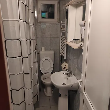 Lovac 汽车旅馆 *